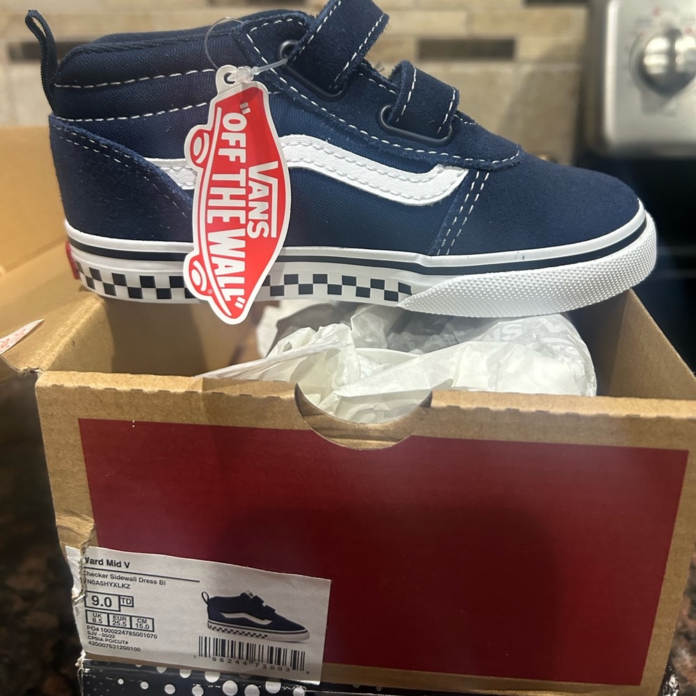 Brand new toddler boy size 9 Vans